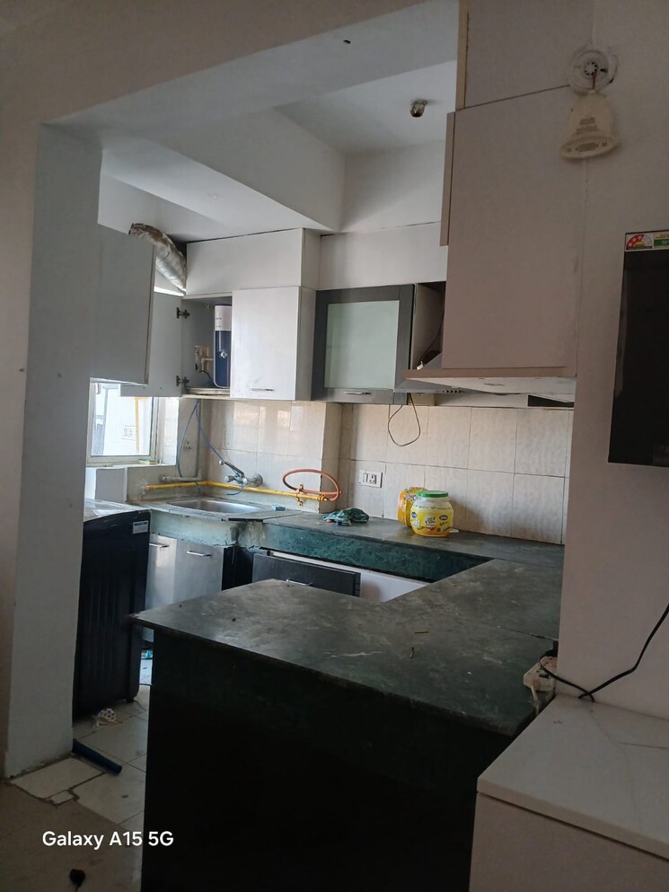 Kitchen, paras-tierea 2.5 Bedroom 1045 Sq.Ft. Apartment In Sector 137 Noida 8818807