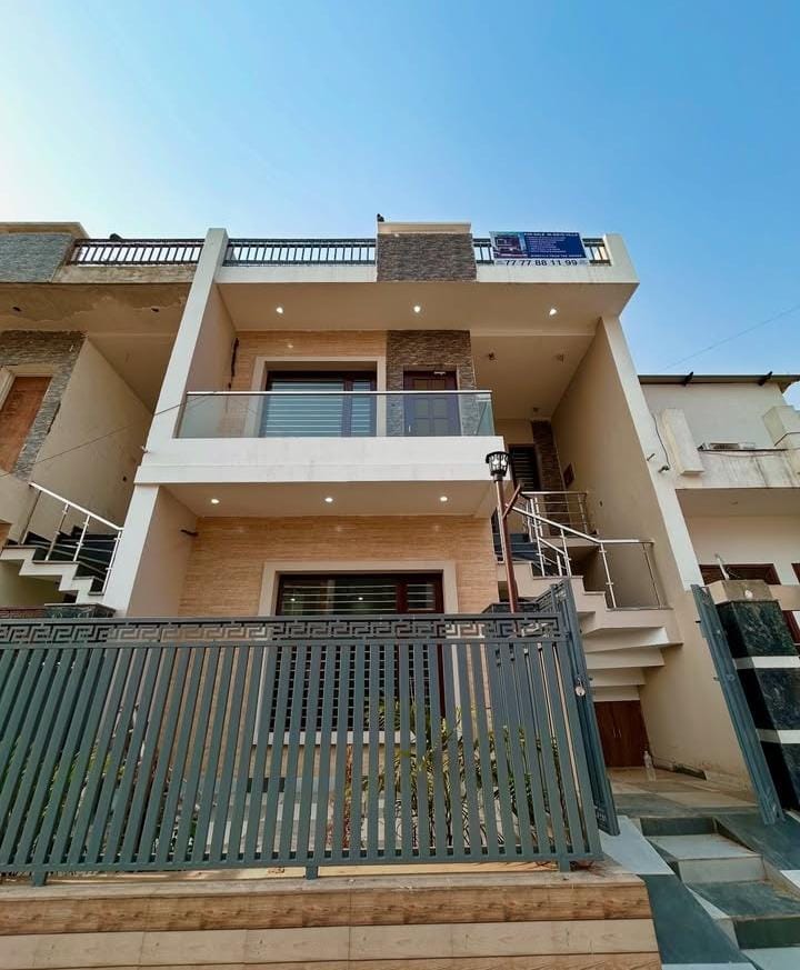 4 BHK + Pooja Room,Extra Room Builder Floor For Sale in Building Floor 