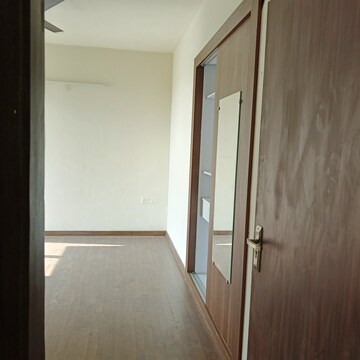 Room in 2 BHK Apartment at BPTP Discovery Park, Sector 80 – for Rent