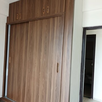 Room in 2 BHK Apartment at BPTP Discovery Park, Sector 80 – for Rent