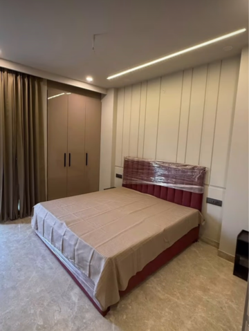 Bedroom in 6 BHK Apartment at Juhu – for Sale