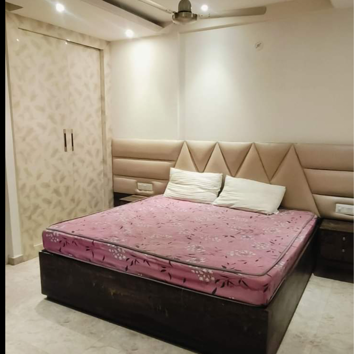 6 BHK + Pooja Room,Servant Room Apartment For Sale in Jvpd Scheme Ns 9