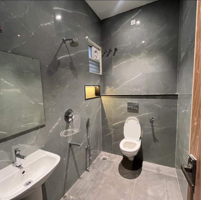Bathroom, juhu 6 Bedroom 3200 Sq.Ft. Apartment In Juhu Mumbai 8818826