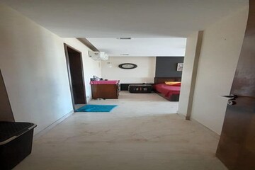 Parking in 4 BHK Apartment at Kalpataru Horizon, Worli – for Rent