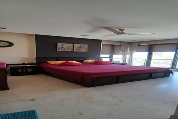 Bedroom in 4 BHK Apartment at Kalpataru Horizon, Worli – for Rent