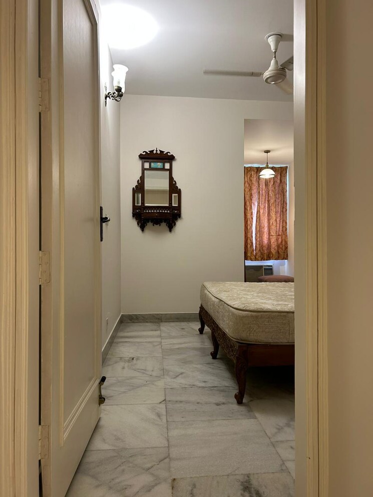 Bathroom, defence colony 3 Bedroom 325 Sq.Yd. Builder Floor In Defence Colony Delhi 8818794