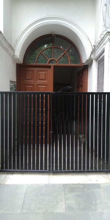 3 BHK Builder Floor For Rent in Defence Colony