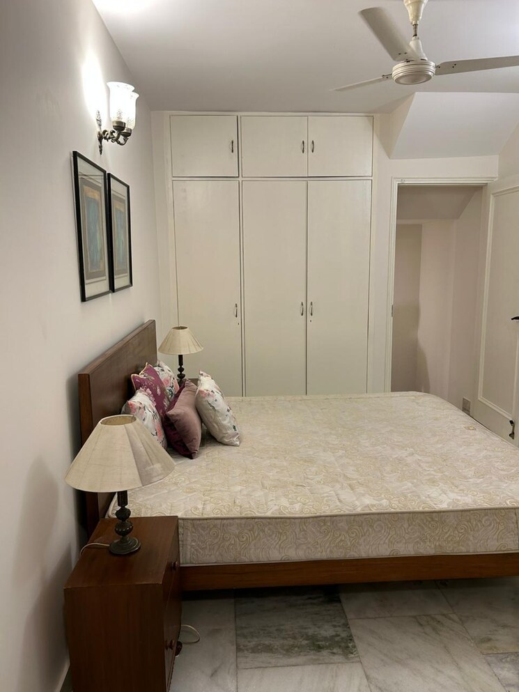 Bedroom, defence colony 3 Bedroom 325 Sq.Yd. Builder Floor In Defence Colony Delhi 8818794