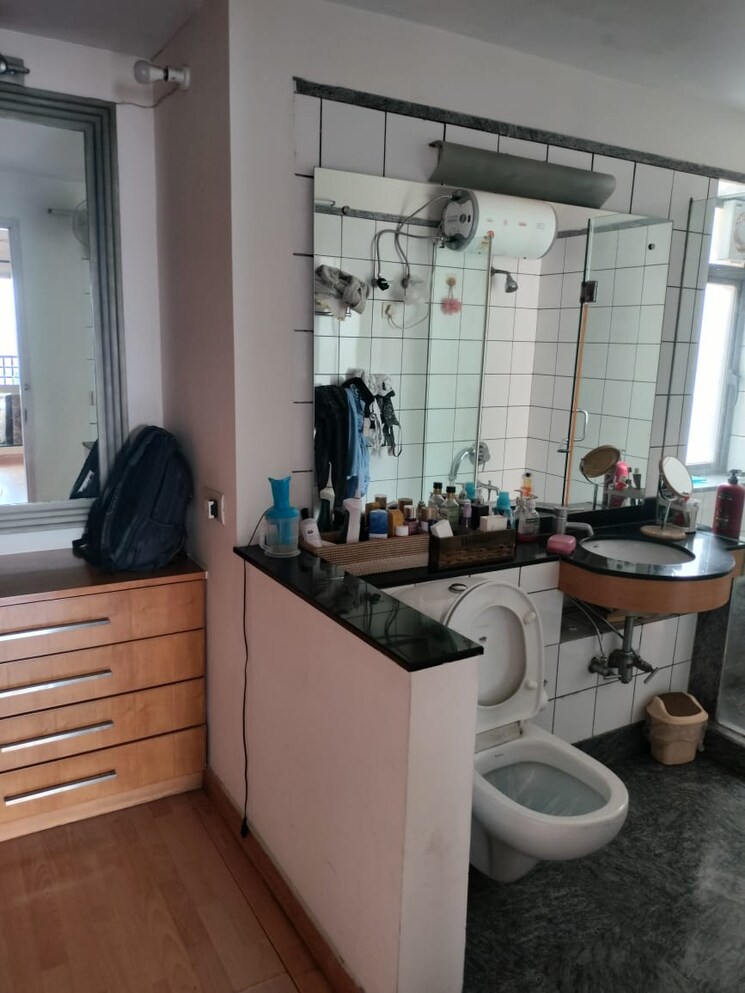 Bathroom, central-park-i 4 Bedroom 3450 Sq.Ft. Apartment In Sector 42 Gurgaon 8818850