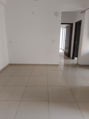 Room in 2.5 BHK Apartment at Gulshan Bellina, Sector 16 Greater Noida – for Rent
