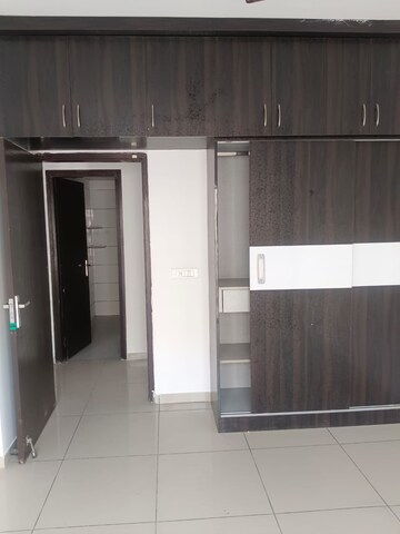 2.5 BHK Apartment For Rent in Gulshan Bellina, Sector 16 Greater Noida