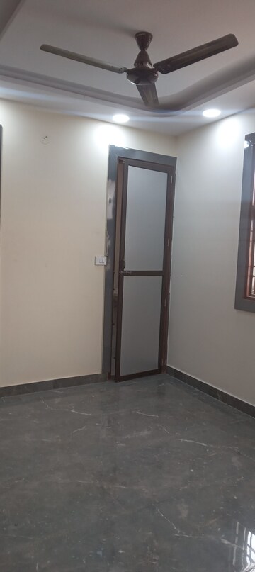 Bedroom in 2 BHK Builder Floor at Shastri Nagar – for Rent