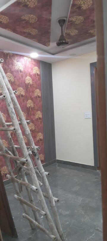 Master Bedroom in 2 BHK Builder Floor at Shastri Nagar – for Rent