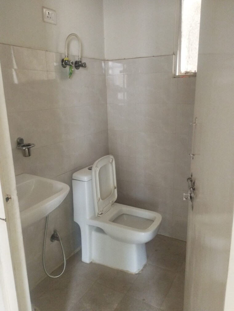 Bathroom, suncity-avenue-102 2 Bedroom 632 Sq.Ft. Apartment In Sector 102 Gurgaon 8818905