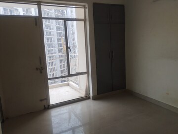Room in 2 BHK Apartment at Suncity Avenue 102, Sector 102 – for Sale