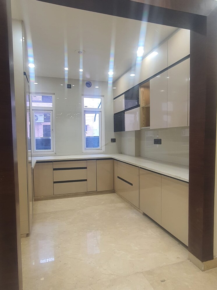 Room, prashant vihar 3 Bedroom 1400 Sq.Ft. Builder Floor In Prashant Vihar Delhi 8818903