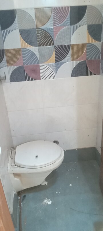 Attached Bathroom in 2 BHK Builder Floor at Shastri Nagar – for Rent