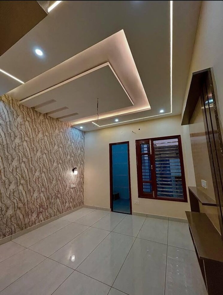 undefined, sector 33 3 Bedroom 2700 Sq.Ft. Builder Floor In Sector 33 Faridabad 8818924