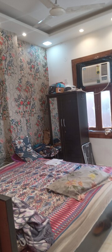 Bedroom in 2 BHK Builder Floor at Shastri Nagar – for Rent