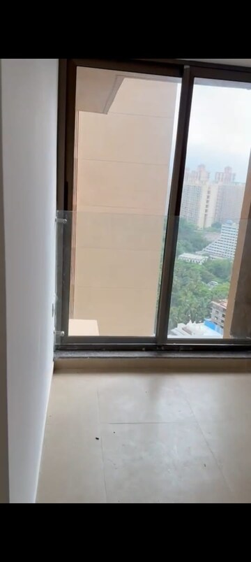 Room in 3 BHK Apartment at Kanakia Silicon Valley, Powai – for Rent
