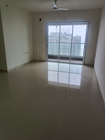 Room in 3 BHK Apartment at Runwal Nirvana, Parel – for Rent