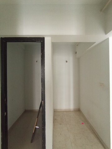 Room in 1.5 BHK Apartment at Lodha Palava City Lakeshore Greens, Dombivli East – for Rent