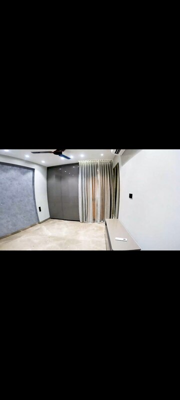 Bedroom in 3 BHK Builder Floor at Karkardooma – for Rent