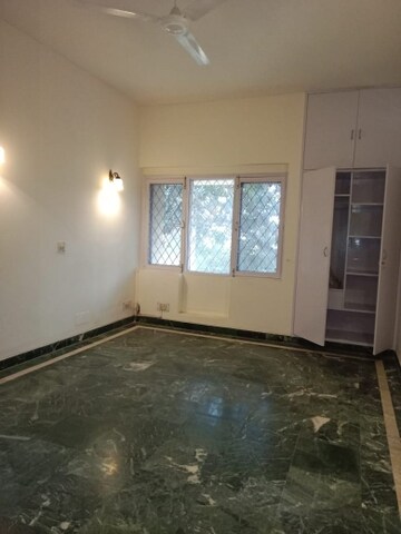 Room in 4 BHK Builder Floor at New Friends Colony – for Rent