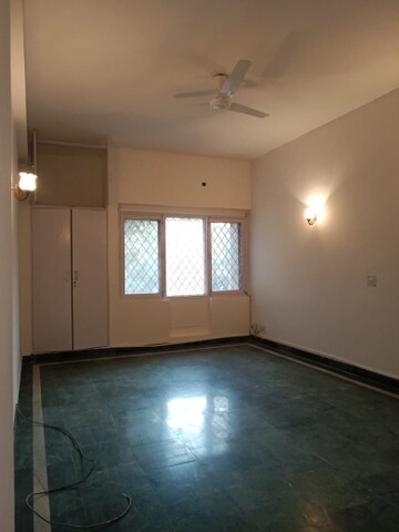 Room in 4 BHK Builder Floor at New Friends Colony – for Rent