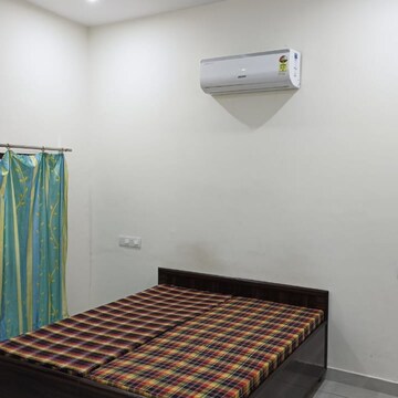 Bedroom in 2 BHK Builder Floor at Sector 79 – for Rent