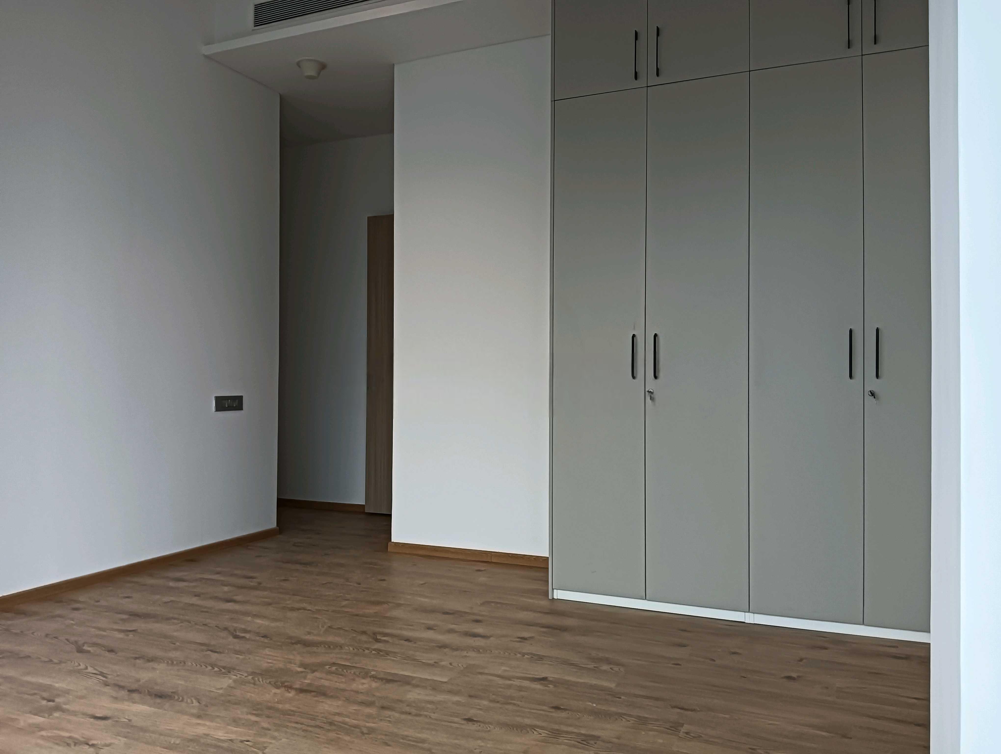 5 BHK + Servant Room Apartment For Rent in Rustomjee Crown