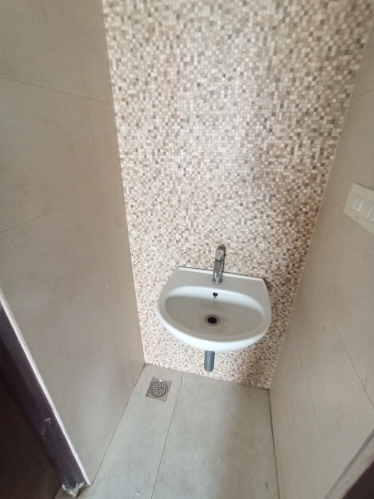 Bathroom, lodha-palava-city-lakeshore-greens 1 Bedroom 516 Sq.Ft. Apartment In Dombivli East Thane 8818986