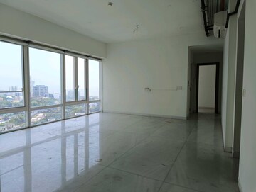 Room in 4 BHK Apartment at Indiabulls Blu, Worli – for Rent