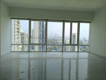Room in 4 BHK Apartment at Indiabulls Blu, Worli – for Rent