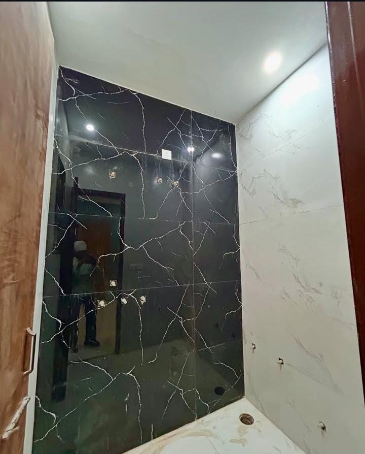 3 BHK + Pooja Room,Servant Room Builder Floor For Rent in Building Floor 