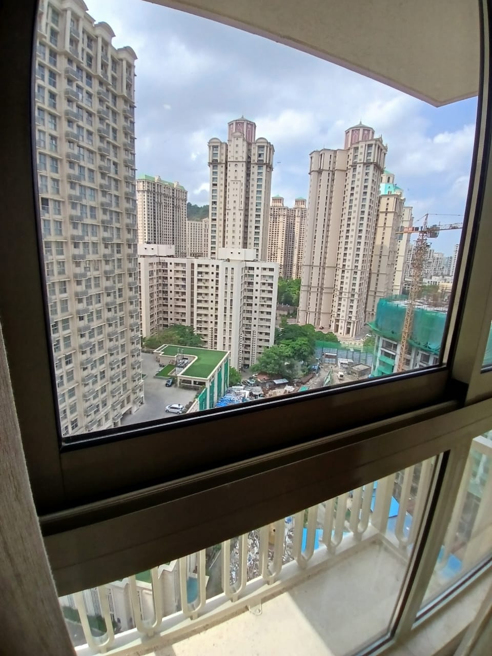 2 BHK + Pooja Room Apartment For Rent in Hiranandani Highland