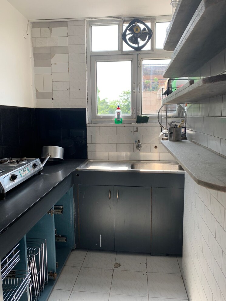 Kitchen, defence colony 2 Bedroom 217 Sq.Yd. Builder Floor In Defence Colony Delhi 8819002