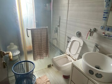 Bathroom in 4 BHK Apartment at Matunga East – for Sale
