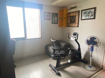 Bedroom in 4 BHK Apartment at Matunga East – for Sale