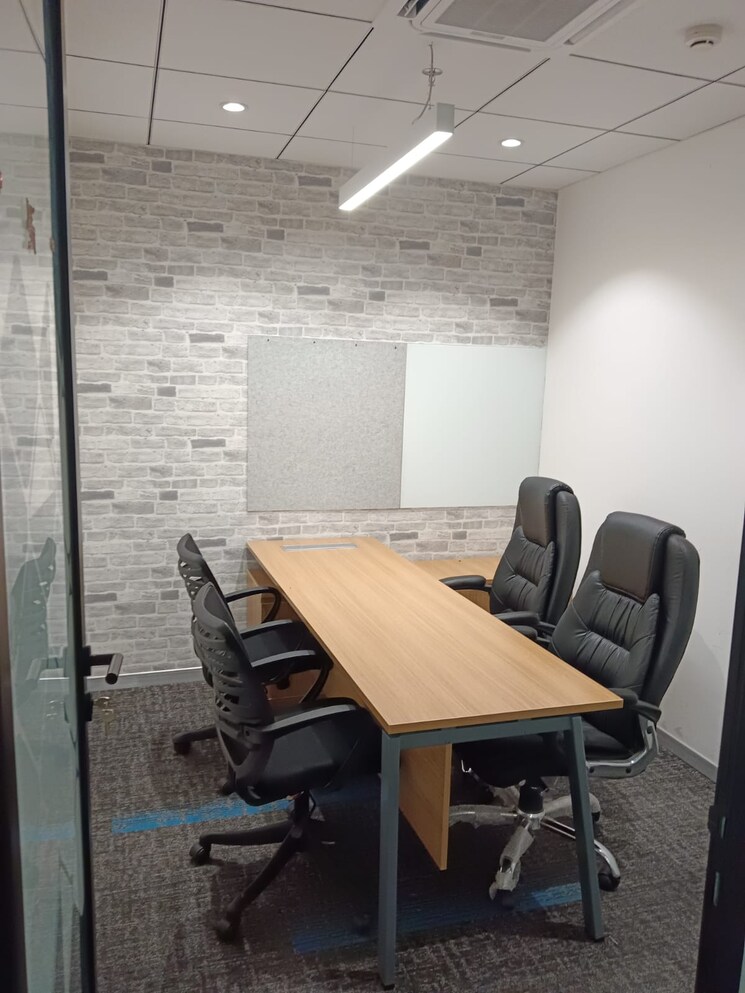 Team Area, wave-one Commercial Office Space 1984 Sq.Ft. In Sector 18 Noida 8819055