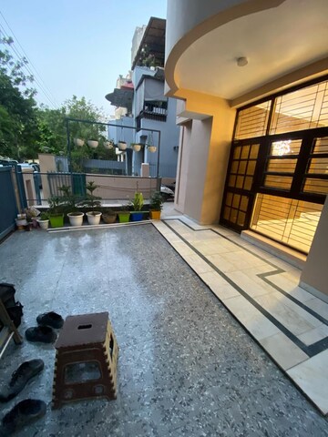 Gym in 3 BHK Builder Floor at Sushant Lok ii – for Sale