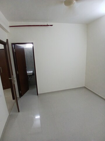 Furnished Amenities in 1 BHK Apartment at Omkar Signet, Malad East – for Rent