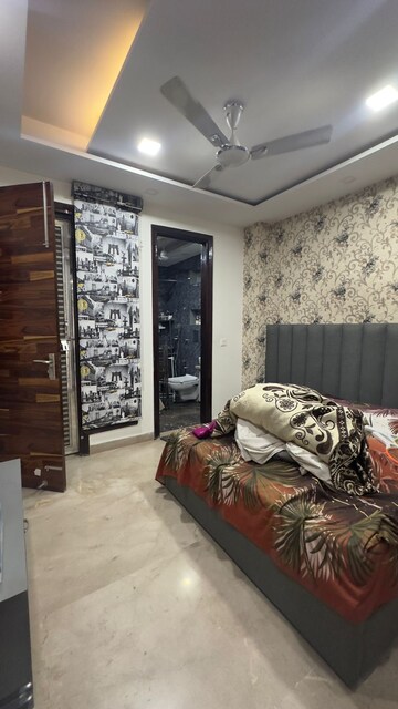 Parking in 3 BHK Builder Floor at Vikas Puri – for Sale
