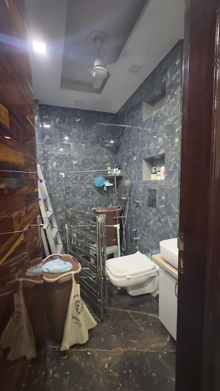 Bathroom, vikas puri 3 Bedroom 1150 Sq.Ft. Builder Floor In Vikas Puri Delhi 8819069