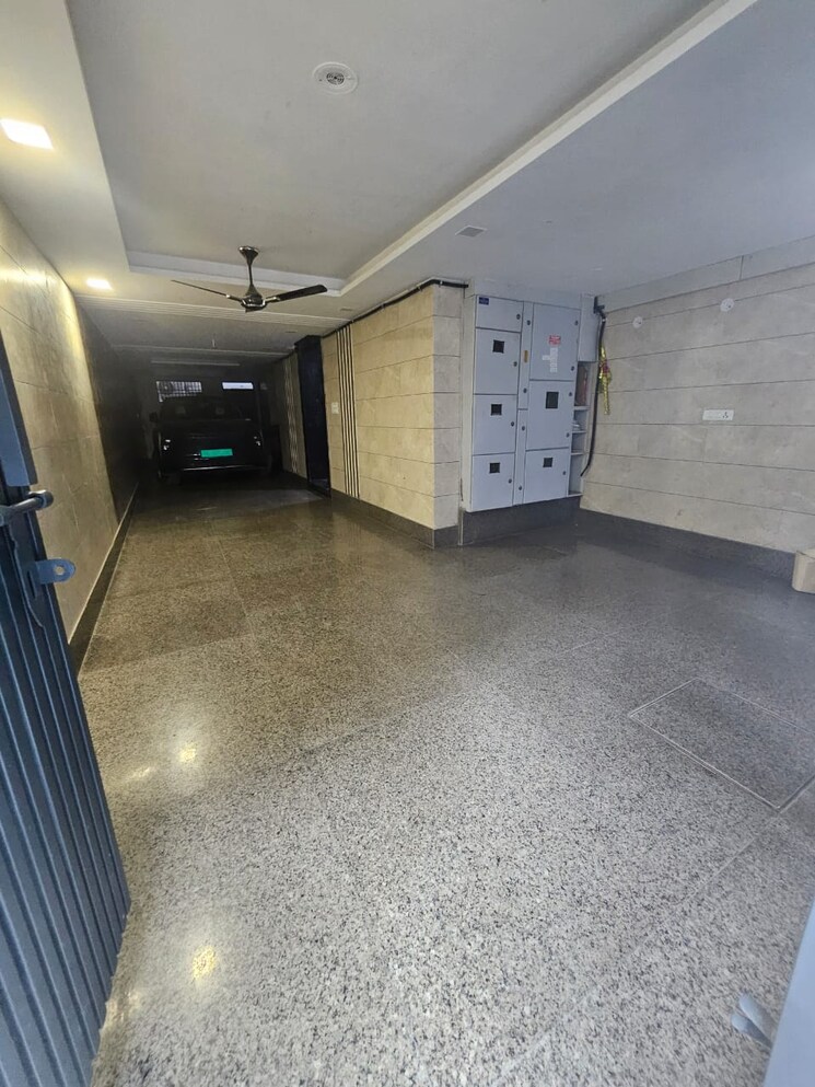  Parking, prashant vihar 2 Bedroom 950 Sq.Ft. Builder Floor In Prashant Vihar Delhi 8819076