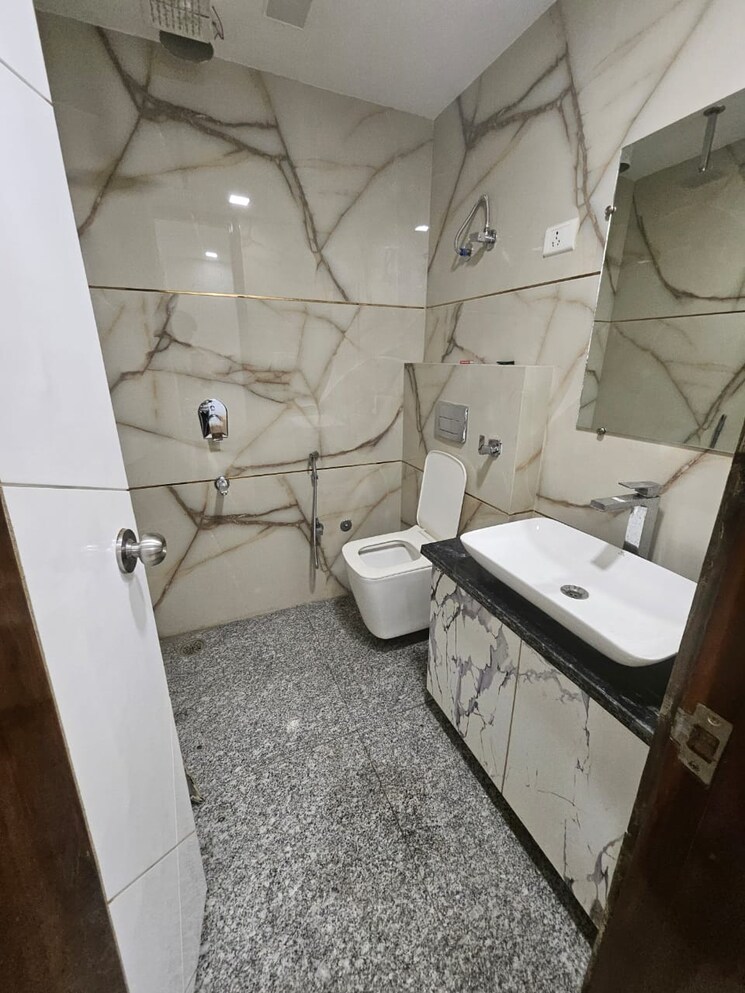 Bathroom, prashant vihar 2 Bedroom 950 Sq.Ft. Builder Floor In Prashant Vihar Delhi 8819076