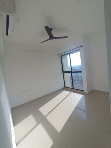 2 BHK Apartment For Rent in Lodha Palava River Front, Dombivli East