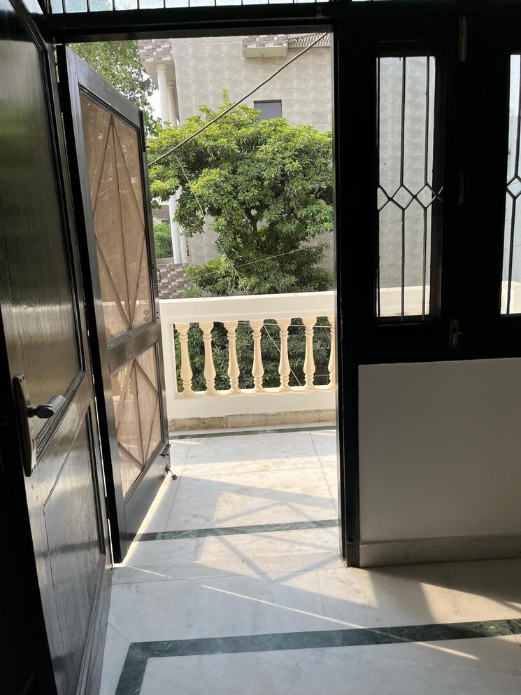 Balcony, sector 49 3 Bedroom 1500 Sq.Ft. Independent House In Sector 49 Noida 8819095