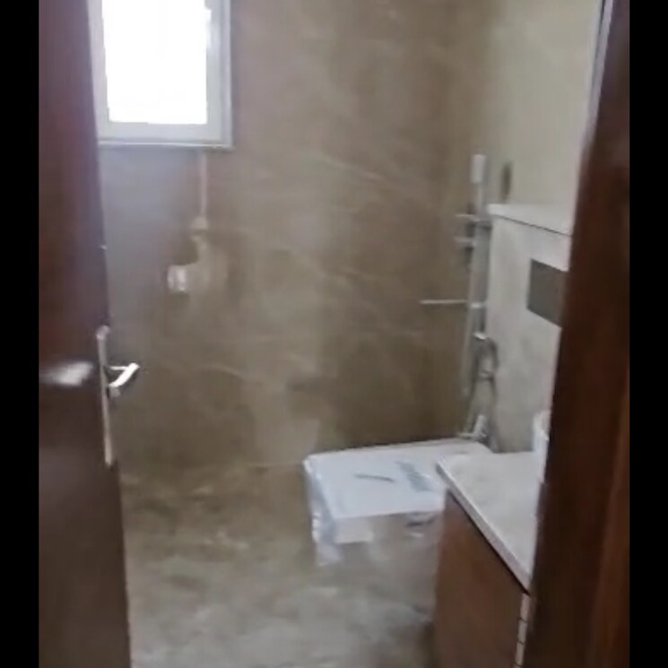 Bathroom, new rajinder nagar 3 Bedroom 128 Sq.Yd. Builder Floor In New Rajinder Nagar Delhi 8819140