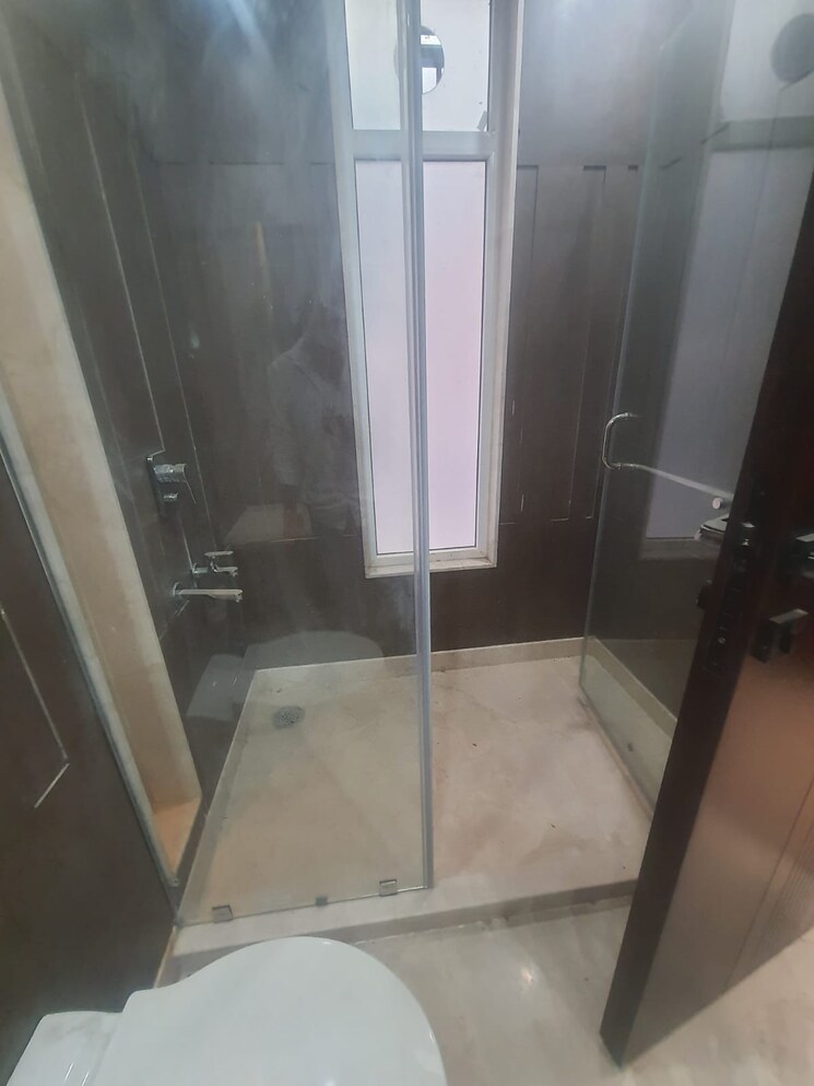 Bathroom, prashant vihar 4 Bedroom 2500 Sq.Ft. Builder Floor In Prashant Vihar Delhi 8819154
